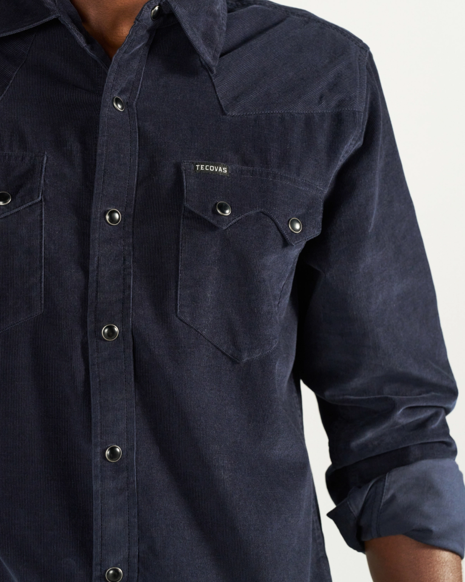 Closeup detail view of Men's Texas Weight Corduroy Pearl Snap - Dark Navy