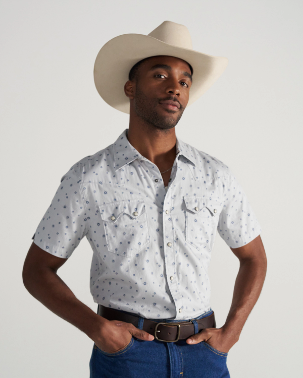 Closeup detail view of Men's Vintage Weight Short Sleeve Pearl Snap - Light Gray/Atlantic