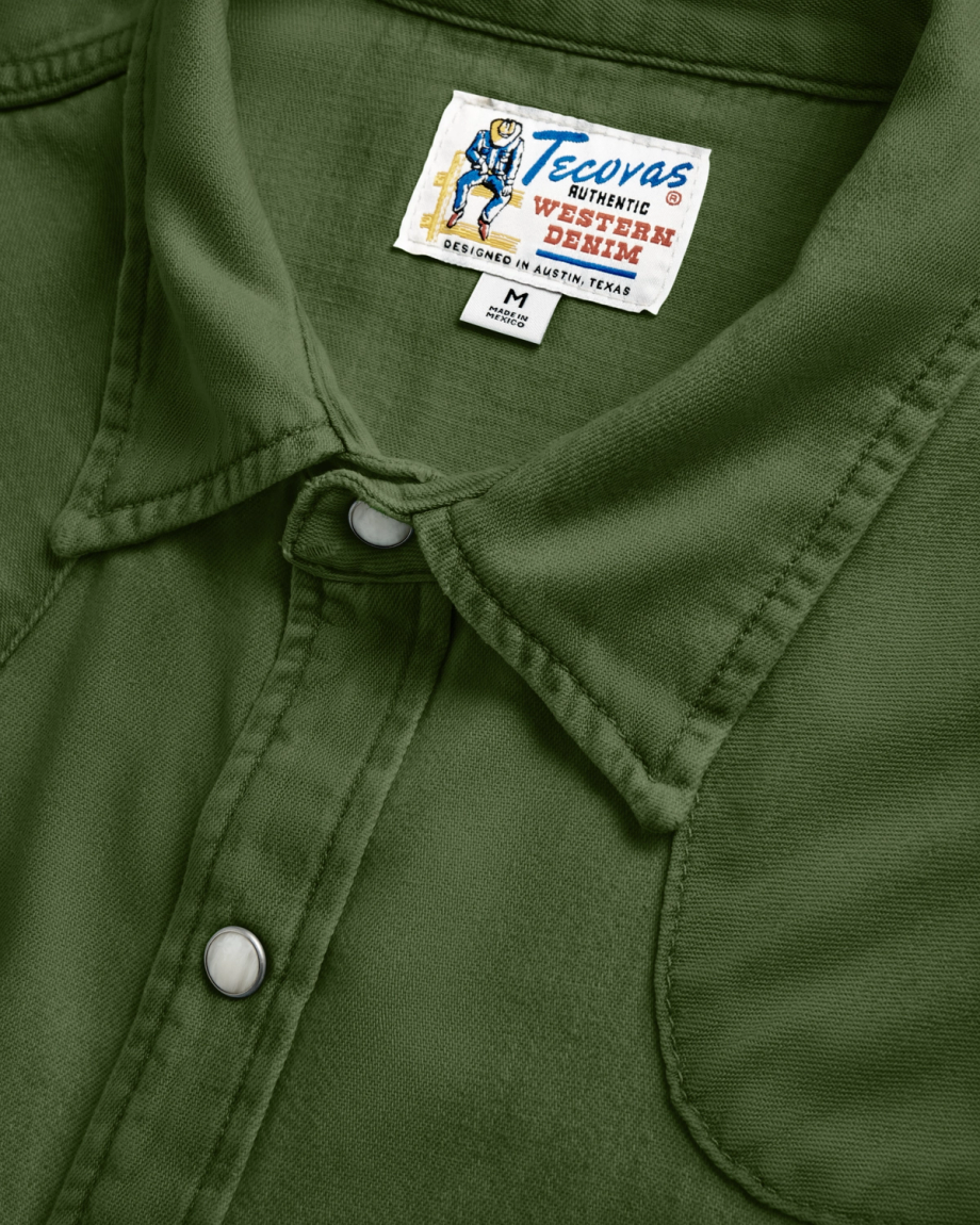 Closeup detail view of Men's Denim Long Sleeve Pearl Snap - Hunter Green