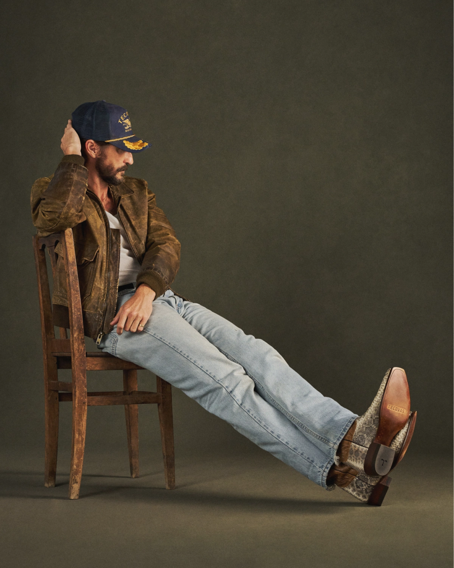 Full view of The Bowie - Natural Rattlesnake on model