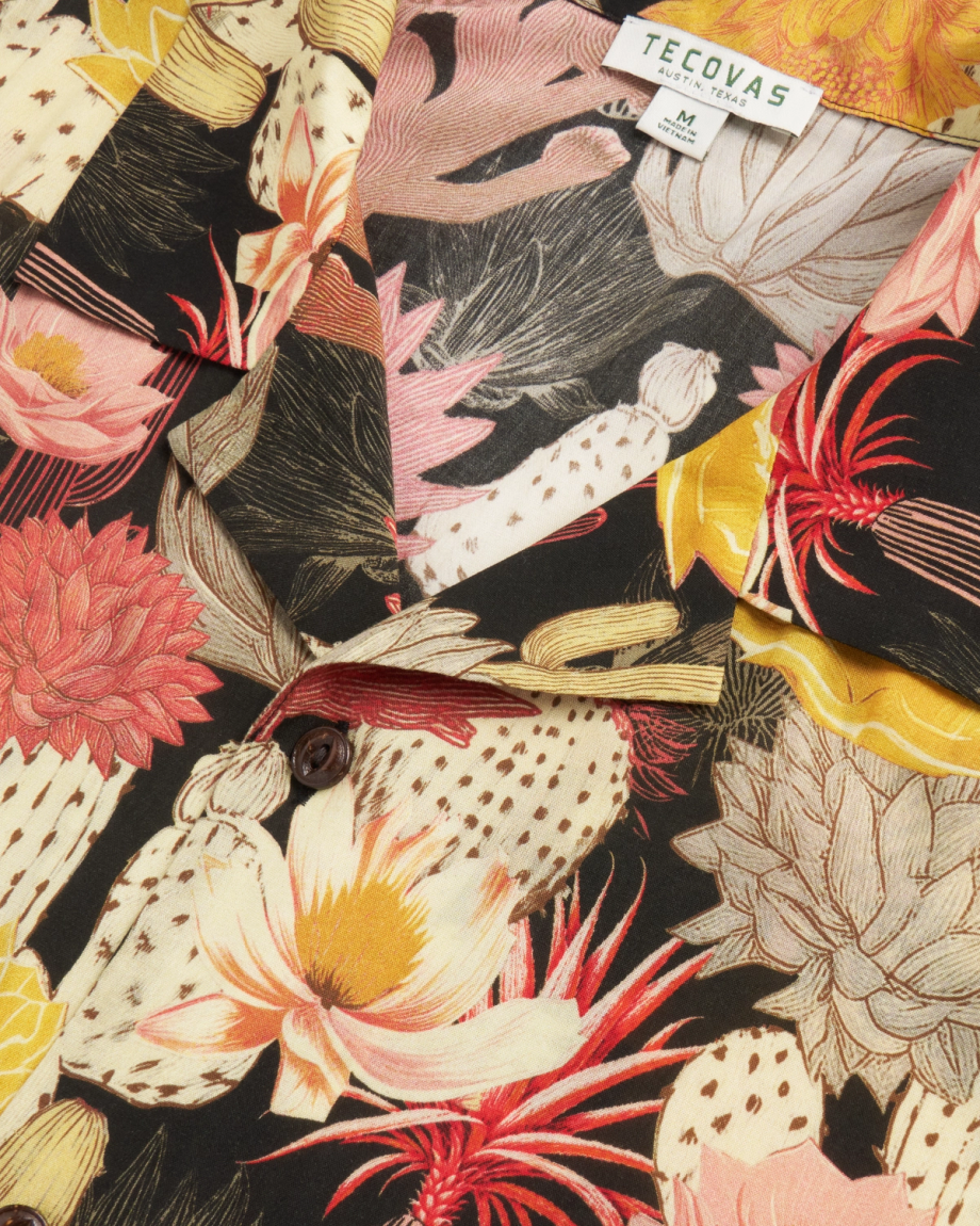 Closeup detail view of Men's Lakeside - Black/Multi