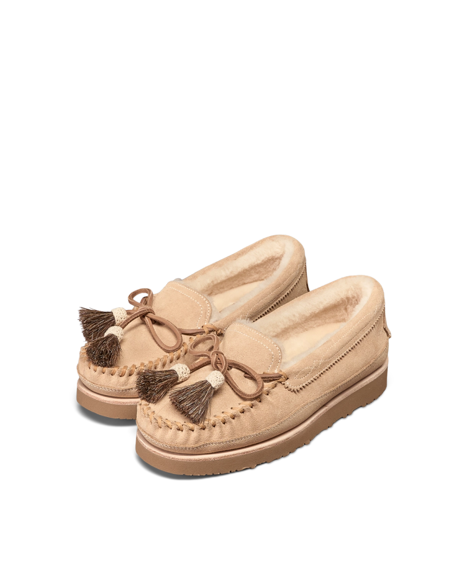 Quarterfront view of The Millie - Soft Sand on plain background