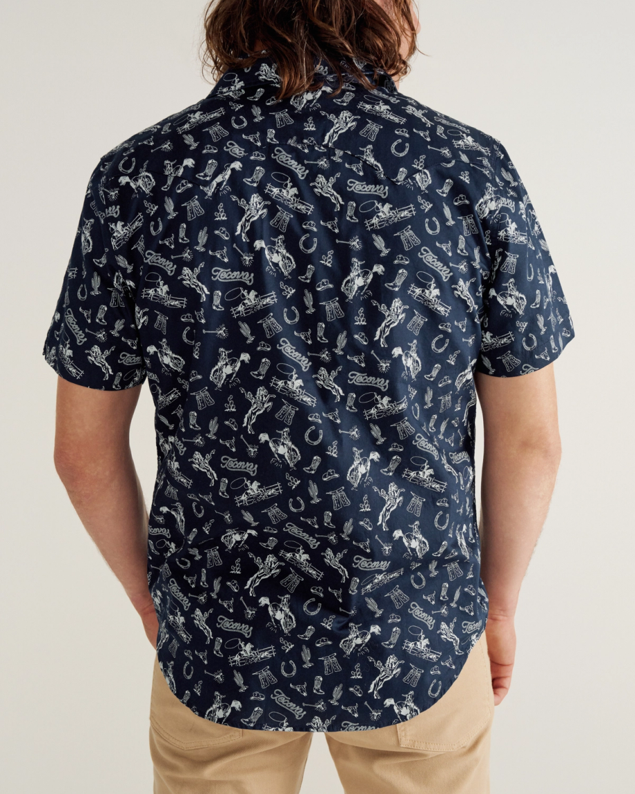 Closeup detail view of Men's Vintage Weight Sawtooth Short Sleeve Pearl Snap - Navy / White