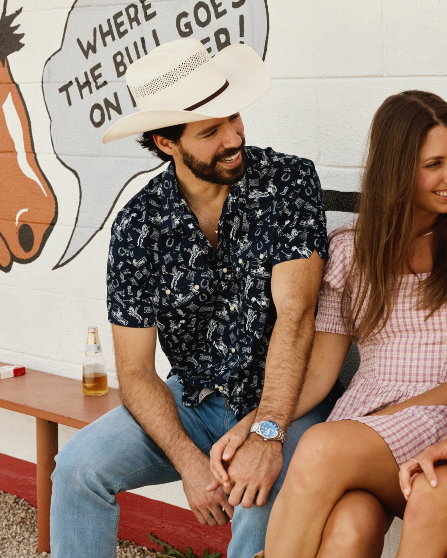 Closeup detail view of Men's Vintage Weight Sawtooth Short Sleeve Pearl Snap - Navy / White