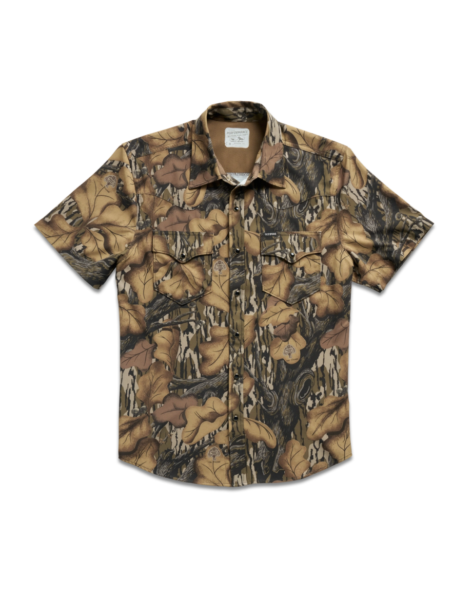 Closeup detail view of Men's Performance Western Pearl Snap SS - Mossy Oak Fall Foliage