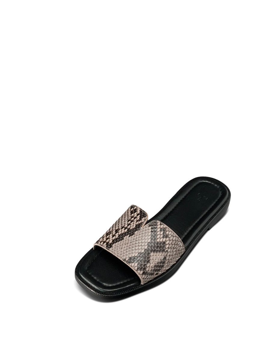 Quarterfront view of The Carmen - Black/Bone on plain background