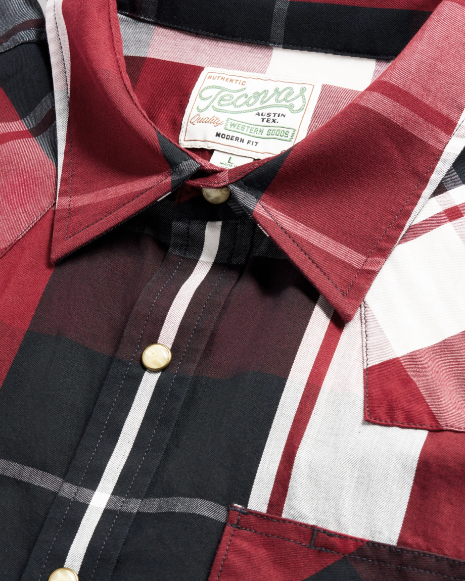 Closeup detail view of Men's Vintage Weight Pearl Snap LS - Port / Black