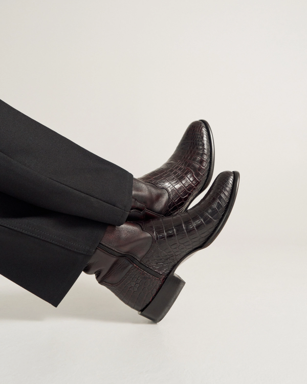 Man wearing The Dean Black Cherry Zip boots