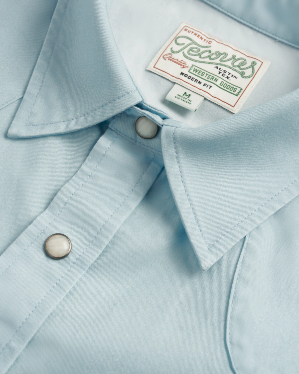 Closeup detail view of Men's Thorn Stopper Short Sleeve Pearl Snap - Aquamarine/Navy