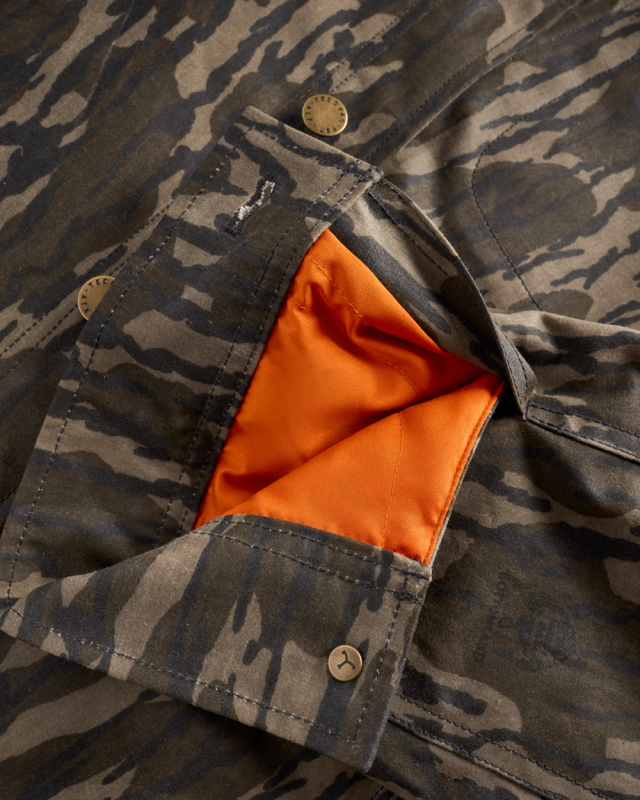 Closeup view of Men's Tecovas x Mossy Oak Waxed Ranch Jacket - Original Bottomland