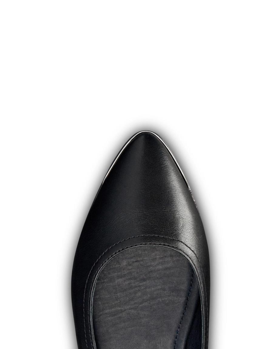 Toe view of The Misty - Midnight Cowhide on plain background