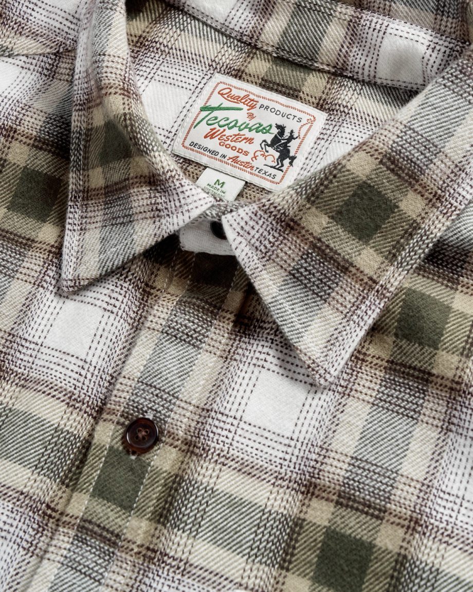 Closeup detail view of Men's Everyday Flannel LS - Whisper White / Cactus