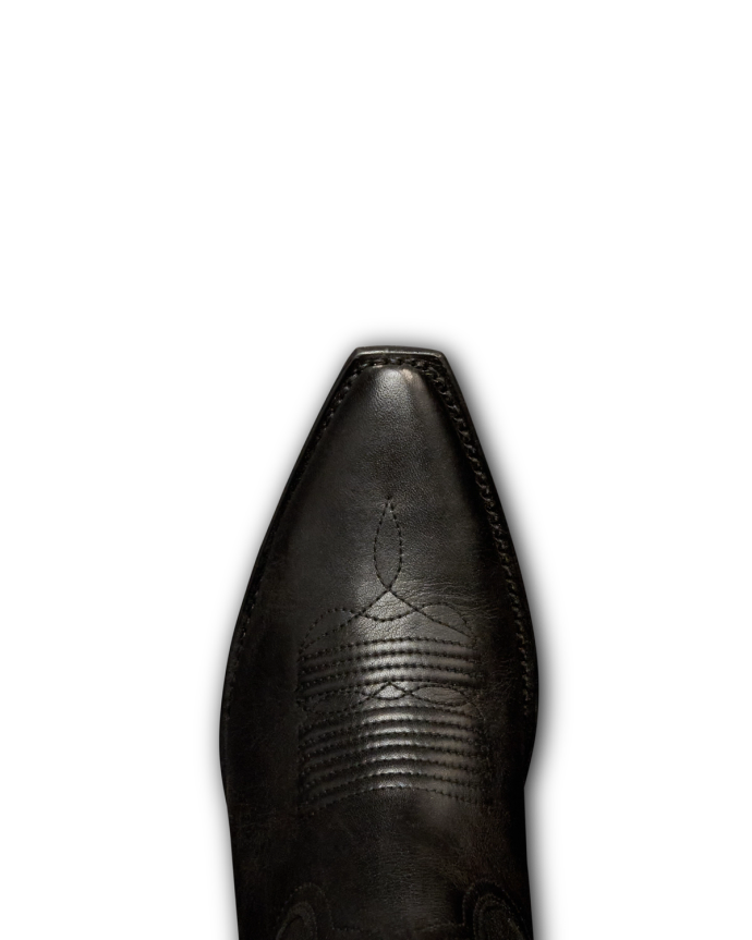 Toe view of The Annie - Midnight on plain background