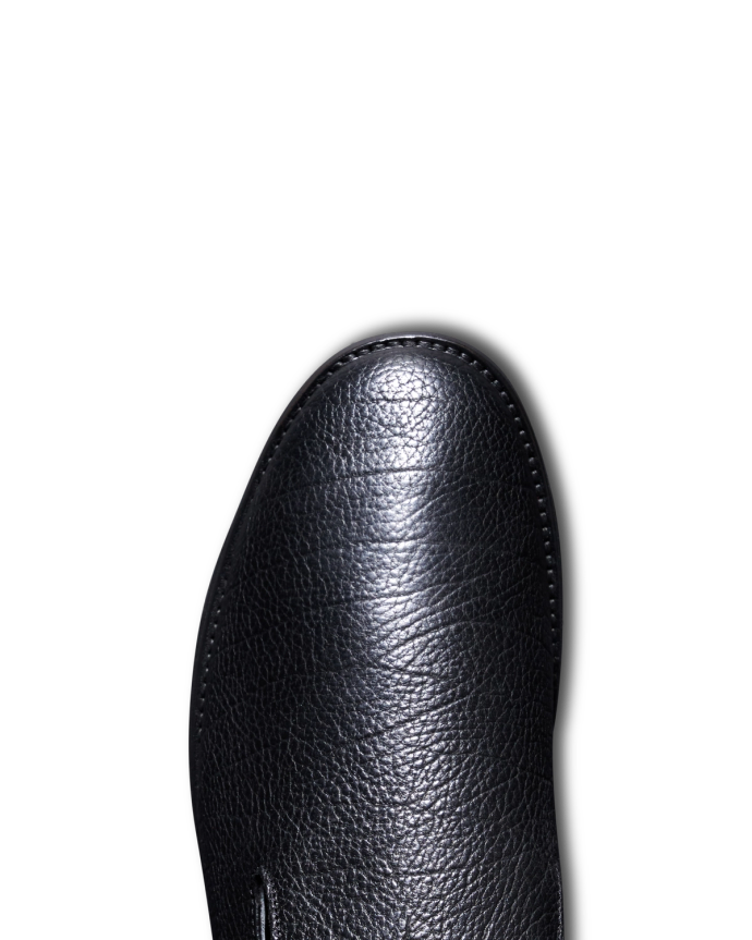 Up close view of the toe on the monterrey slip ons in the color midnight. 