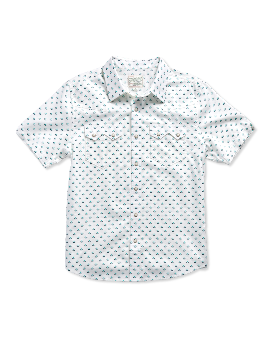 Closeup detail view of Men's Vintage Weight Sawtooth Short Sleeve Pearl Snap - White / Blue