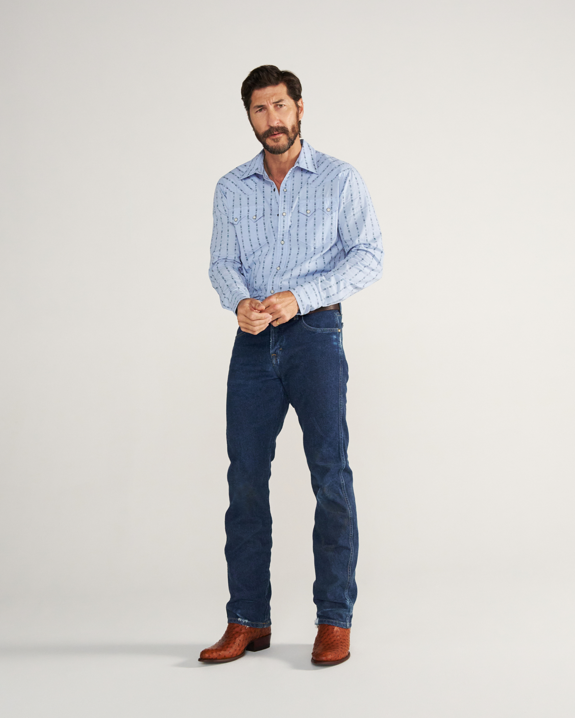 Closeup detail view of Men's Vintage Weight Pearl Snap LS - Chambray / Storm