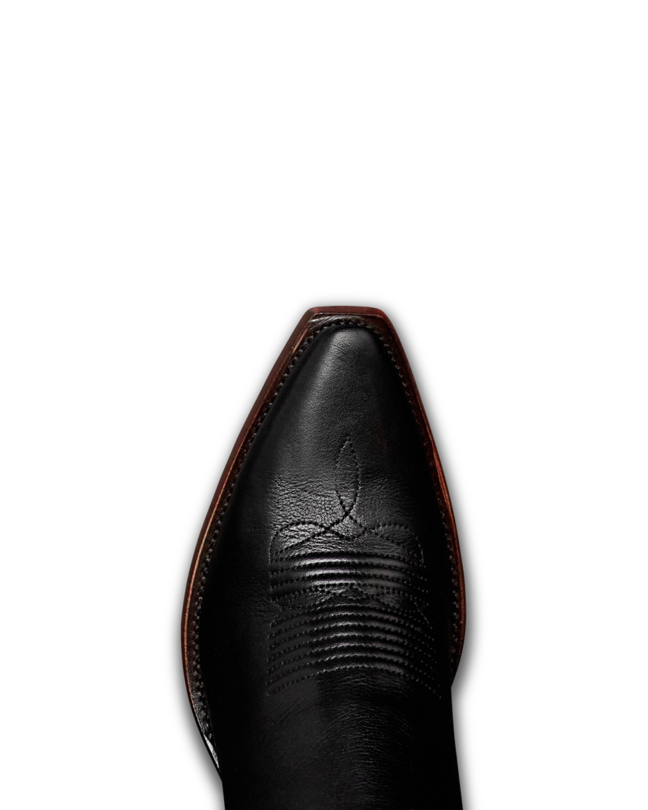 Toe view of The Daisy - Midnight on plain background