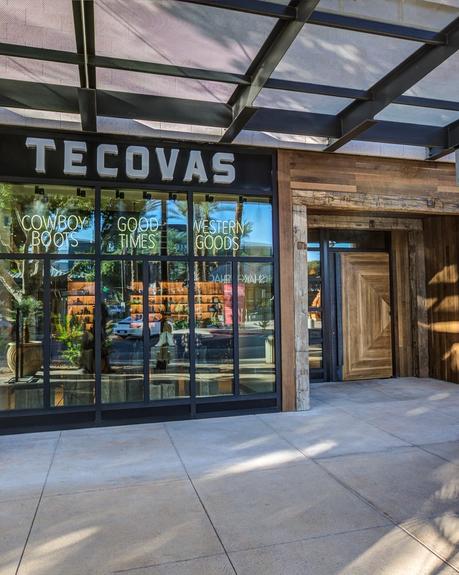 Image of the outside of the Keirland Commons Store