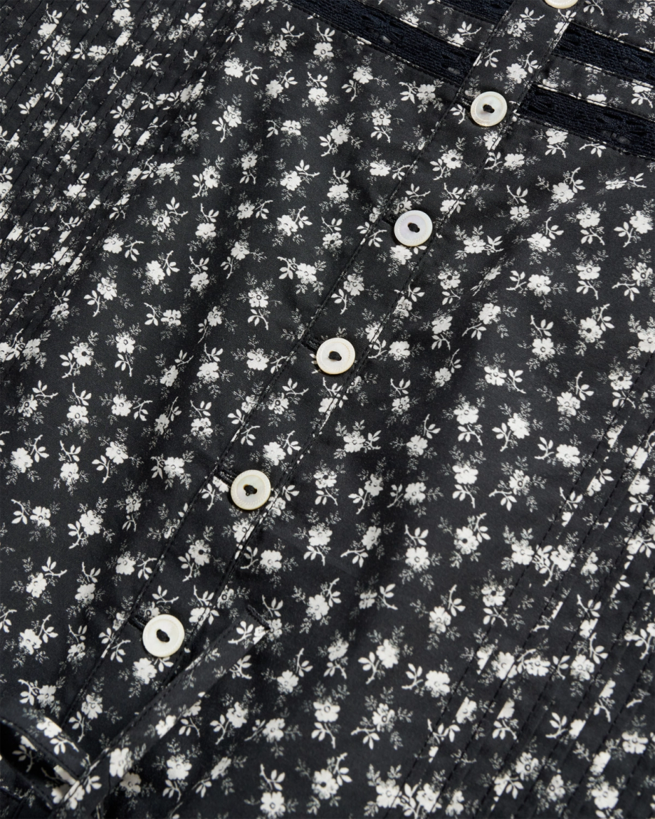 Closeup view of Women's Long Sleeve Cotton Poplin Top - Black / White