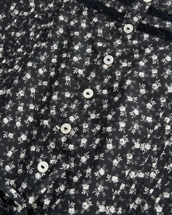 Closeup view of Women's Long Sleeve Cotton Poplin Top - Black / White