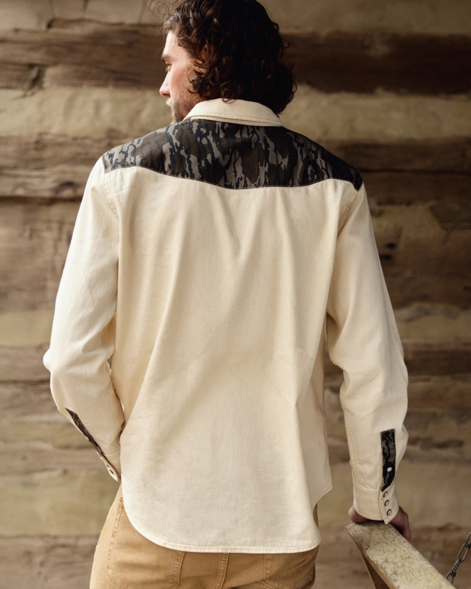 Closeup detail view of Men's Tecovas x Mossy Oak Denim Pearl Snap - Light Sand/Bottomland