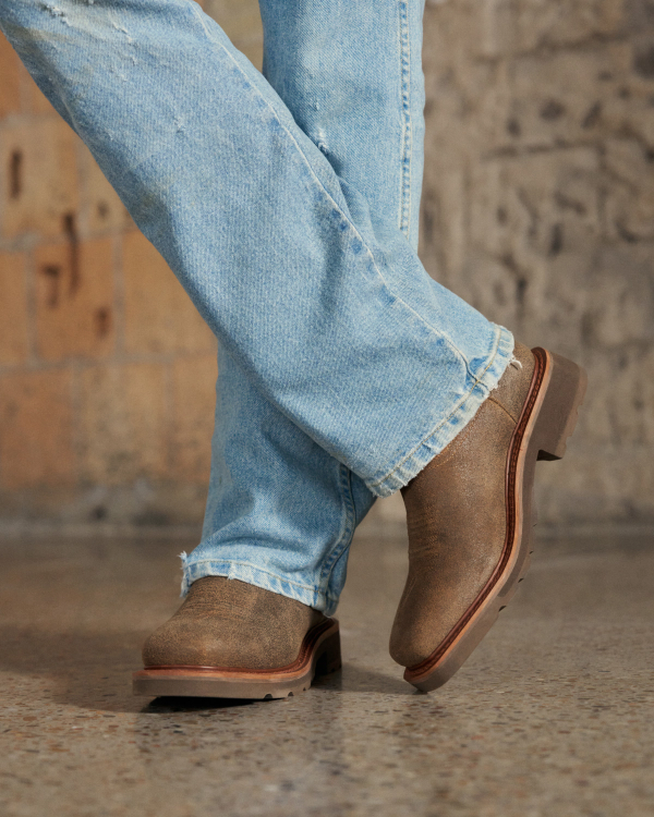 Toe view of LongHaul Waterproof Square Soft Toe Work Boot with Temp Control - Earthstone Cowhide on plain background