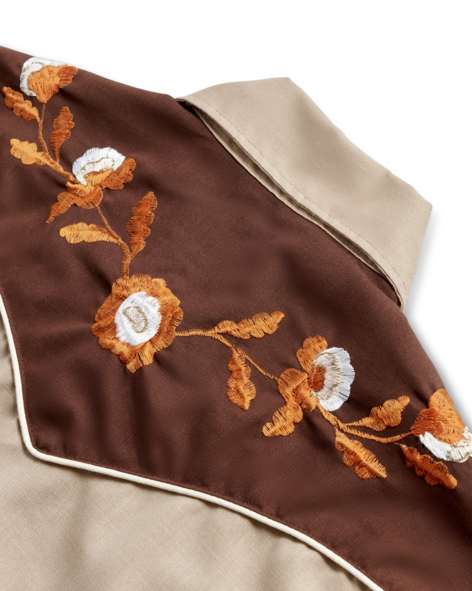 Closeup detail view of Tecovas x Cathy Hahn Men’s Vintage Western Pearl Snap - Tan / Chocolate