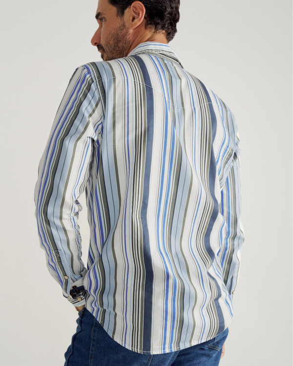 Closeup detail view of Men's Thorn Stopper Pearl Snap LS - Blue Fin / Multi