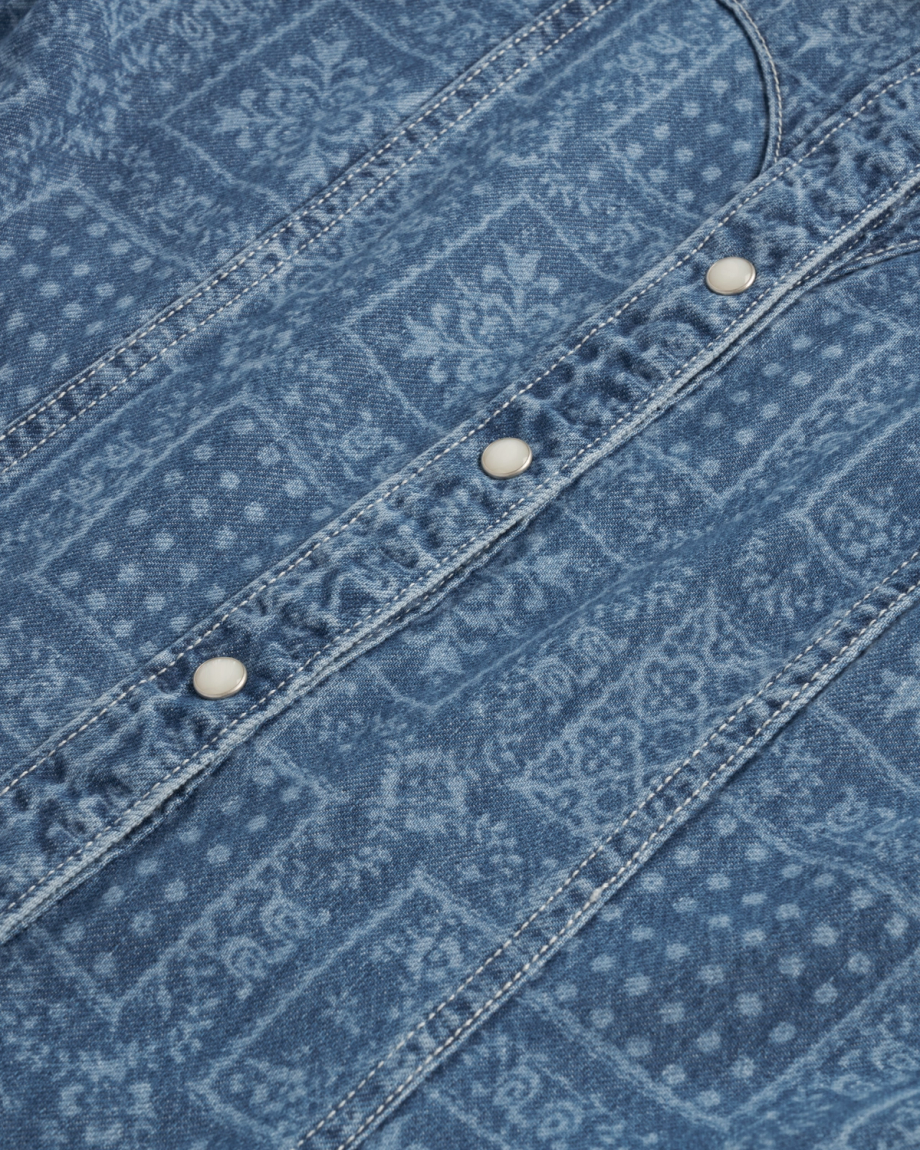 Closeup detail view of Women's Short Sleeve Mini Pearl Snap Dress - Blue Bandana