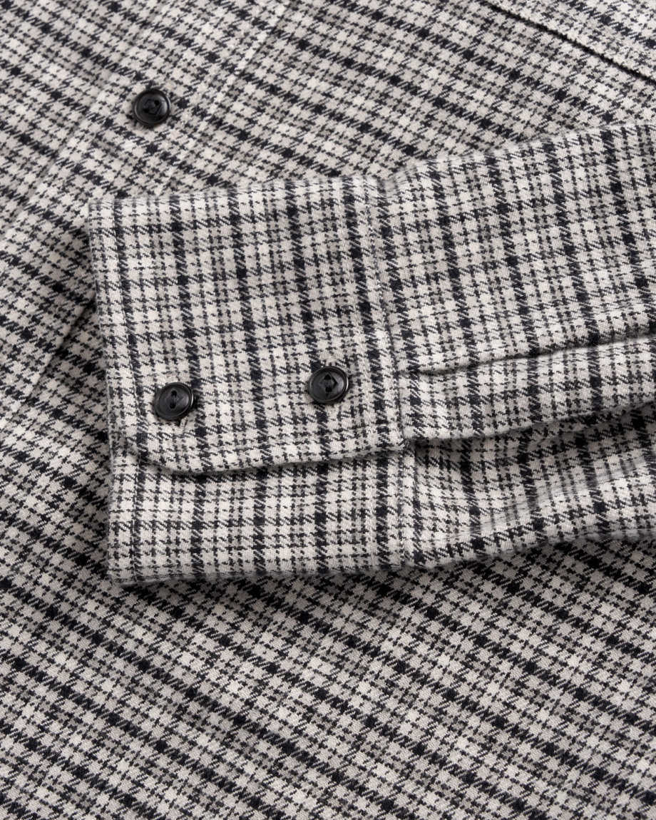 Closeup view of Men's Essential Flannel - Black/Multi