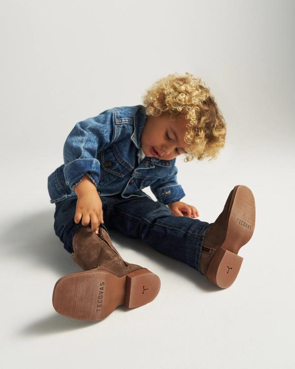 Full view of The Doc Toddler - Gravel on model