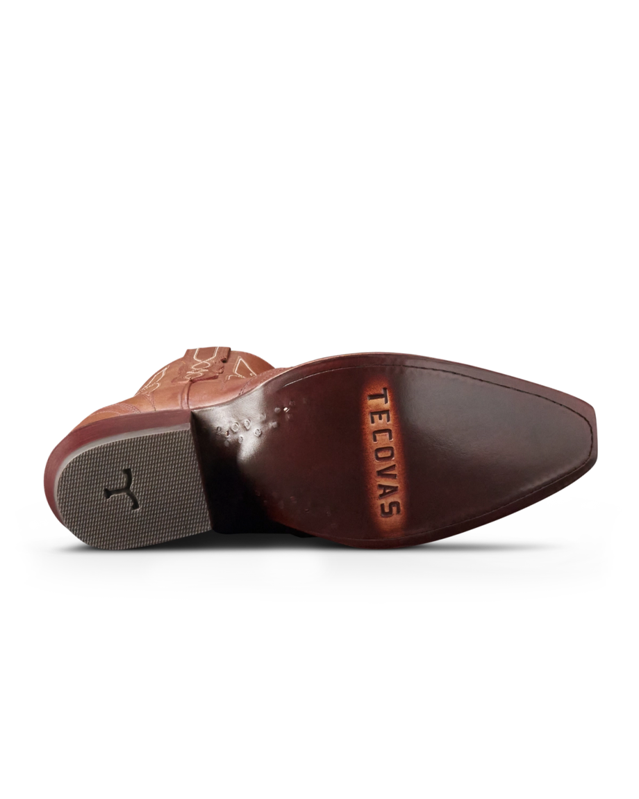 Sole view of The Lynn - Saddle on plain background