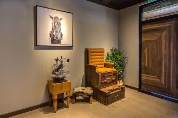 Image of the inside of the Keirland Commons Store showing shoe shine stand