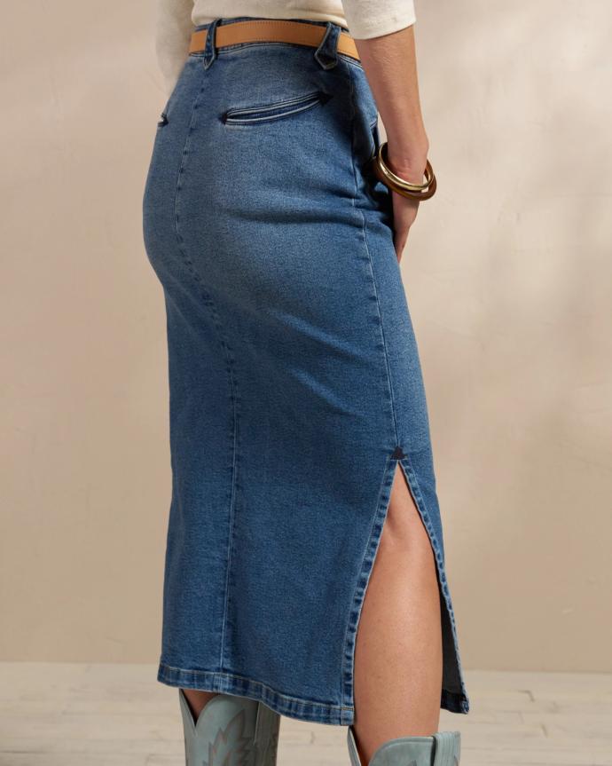 Close up image of the back of the Women's Midi Denim Skirt in the color medium.