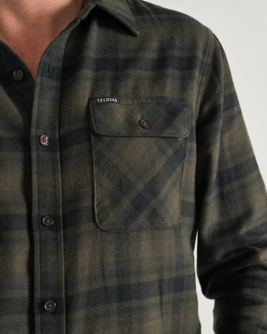 Closeup view of Men's Everyday Flannel LS - Black / Gray