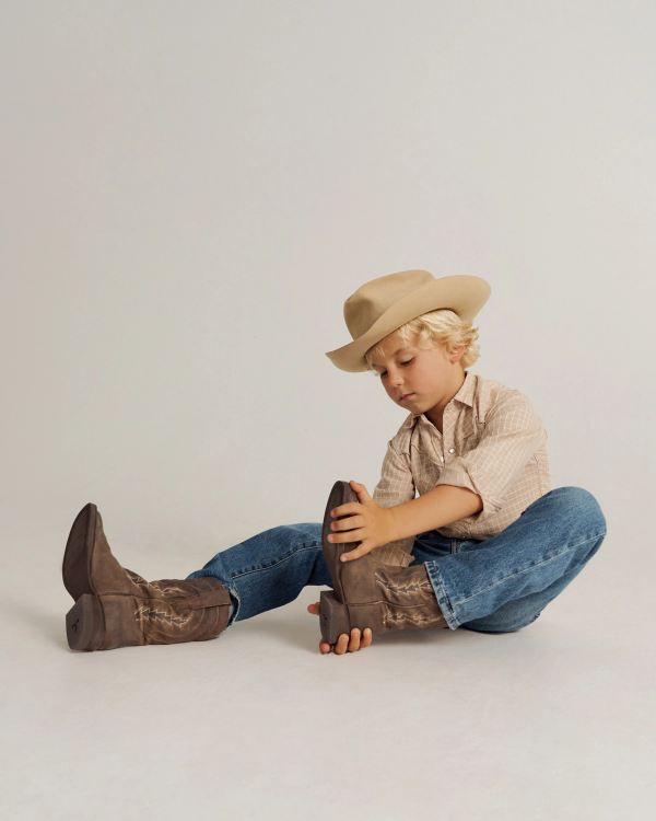 Full view of The Doc Kid - Cafe on model