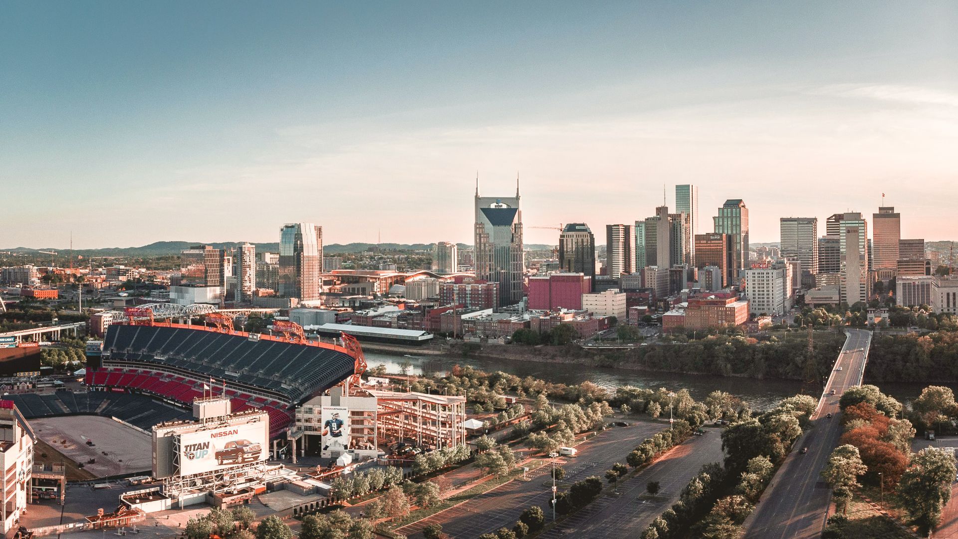 Image of the nashville skyline at sunset 
