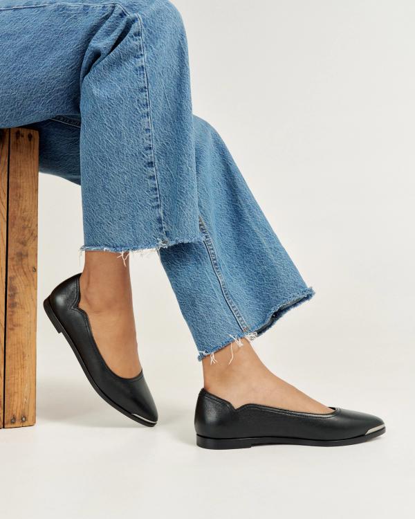 View of The Misty - Midnight Cowhide