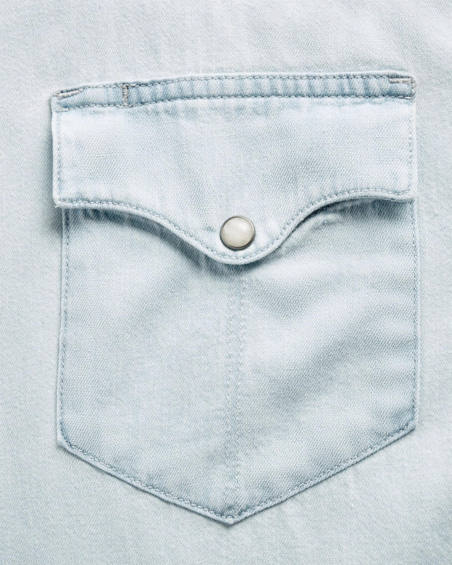 Closeup detail view of Men's Denim Short Sleeve Pearl Snap - Ultra Light