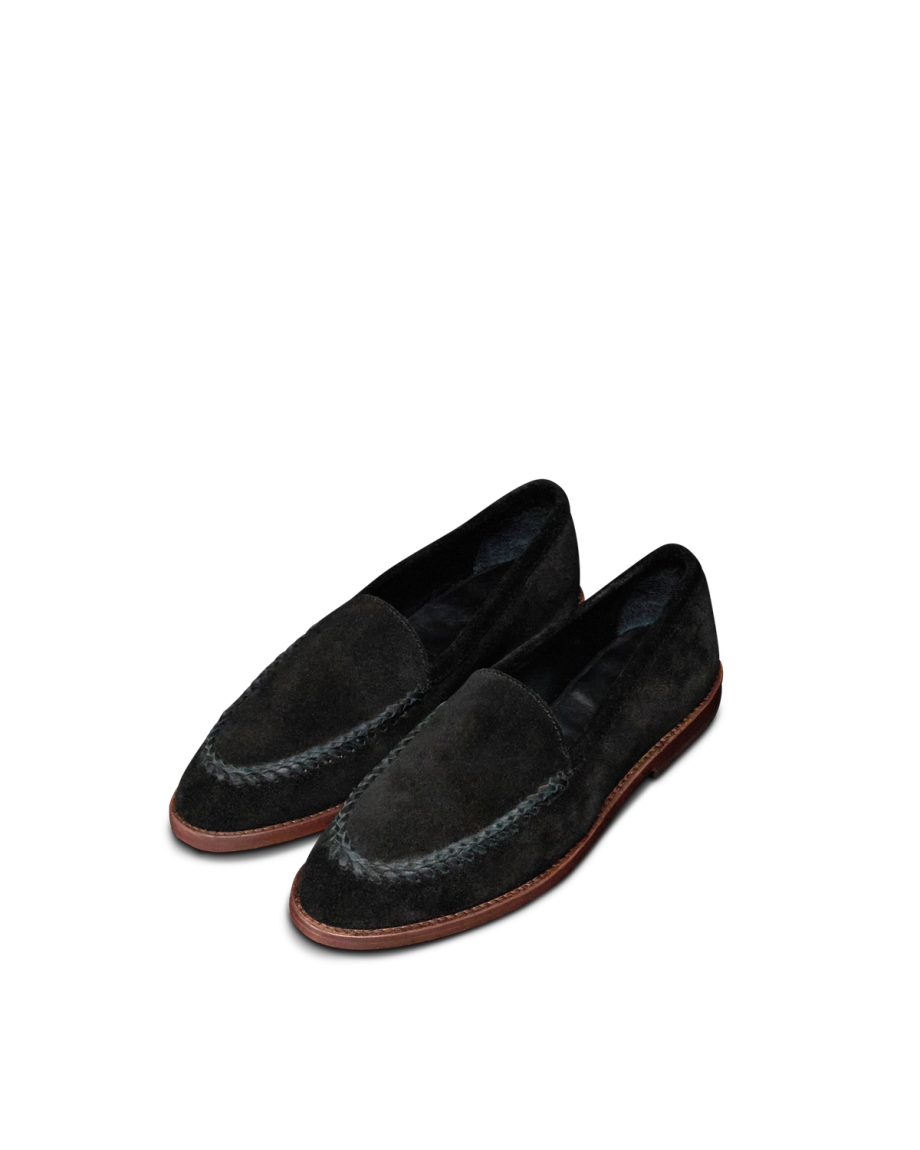 Quarterfront view of The Claire Braid - Midnight on plain background