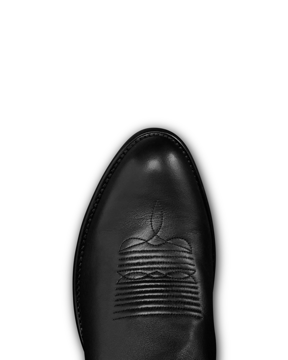 Toe view of The Cartwright - Midnight on plain background