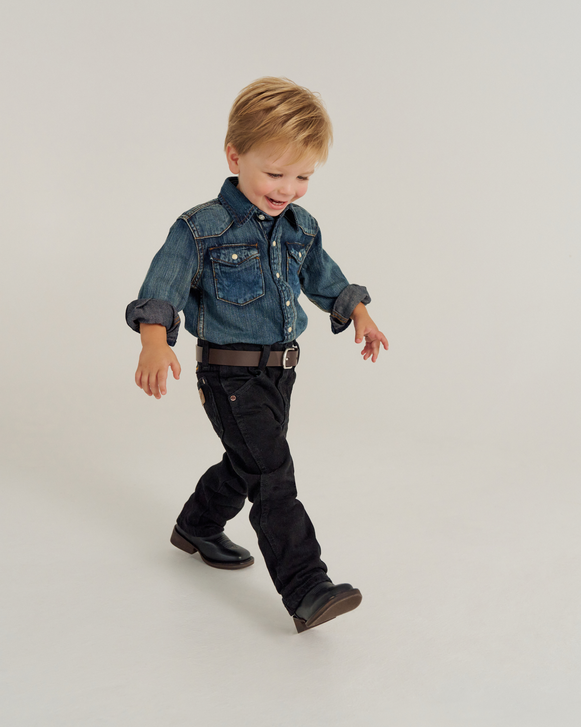 Full view of The Doc Toddler - Midnight on model