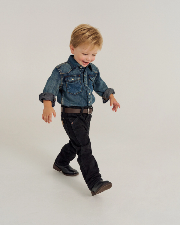 Full view of The Doc Toddler - Midnight on model