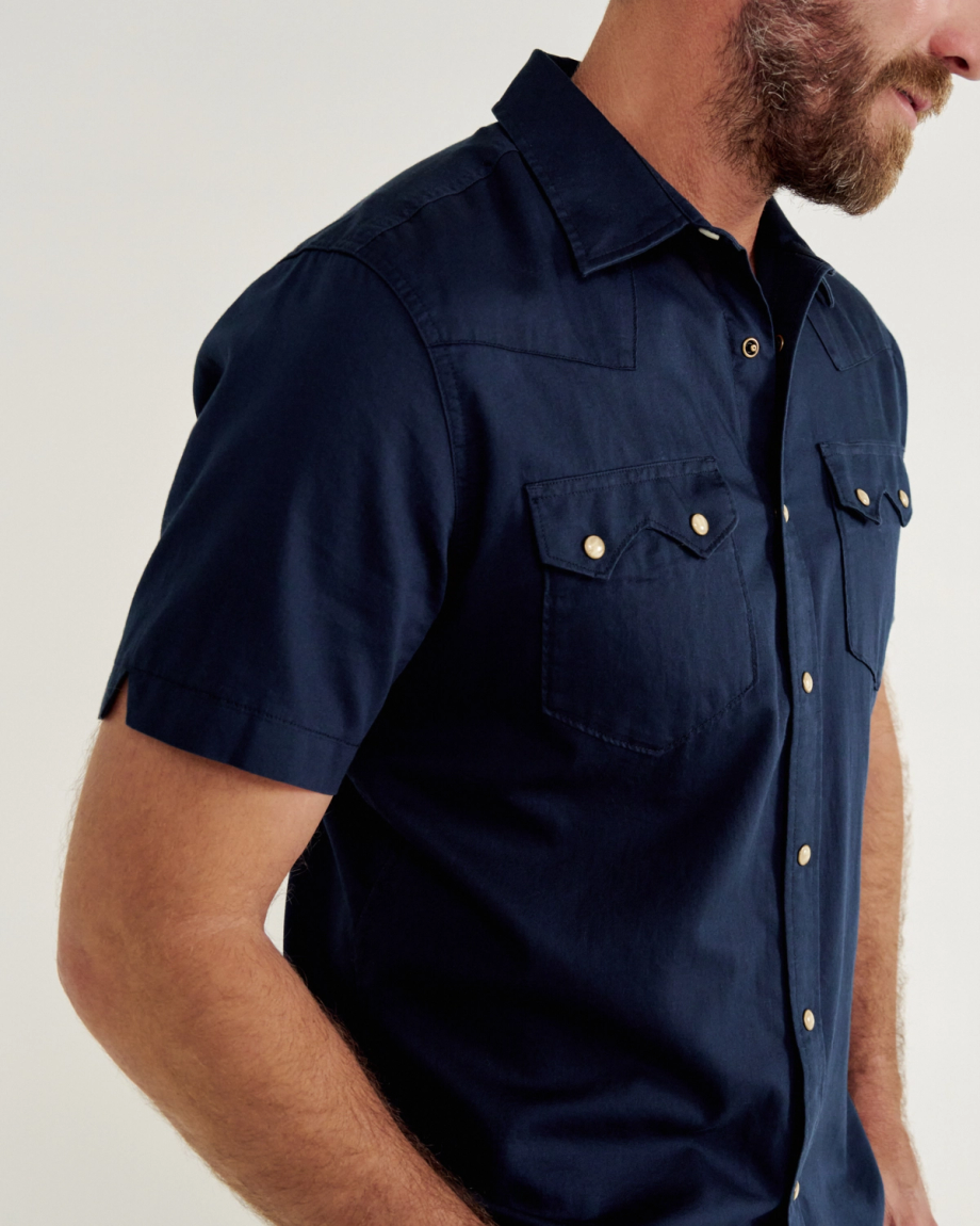 Closeup detail view of Men's Vintage Weight Sawtooth Short Sleeve Pearl Snap - Navy