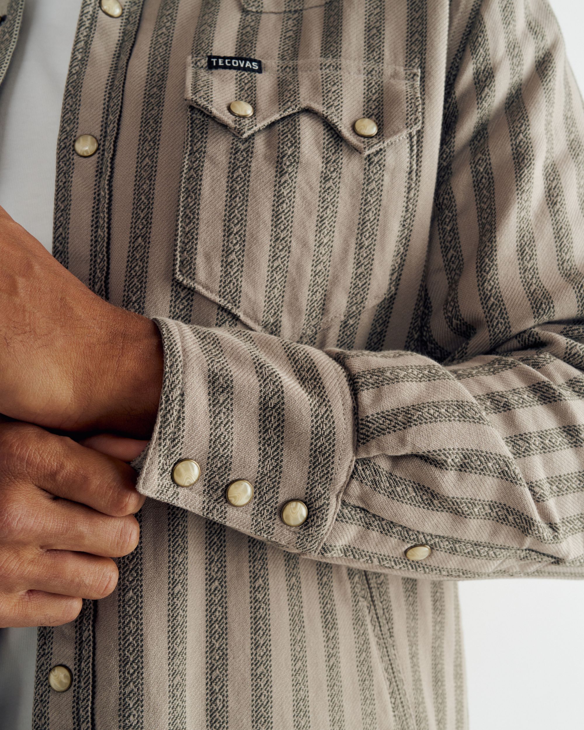 Closeup detail view of Men&#x27;s Sawtooth Pearl Snap Shacket - Gray / Black