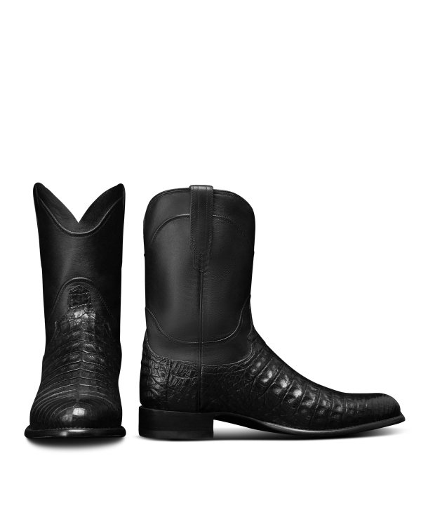 Pair view of The Earl - Carbon on plain background