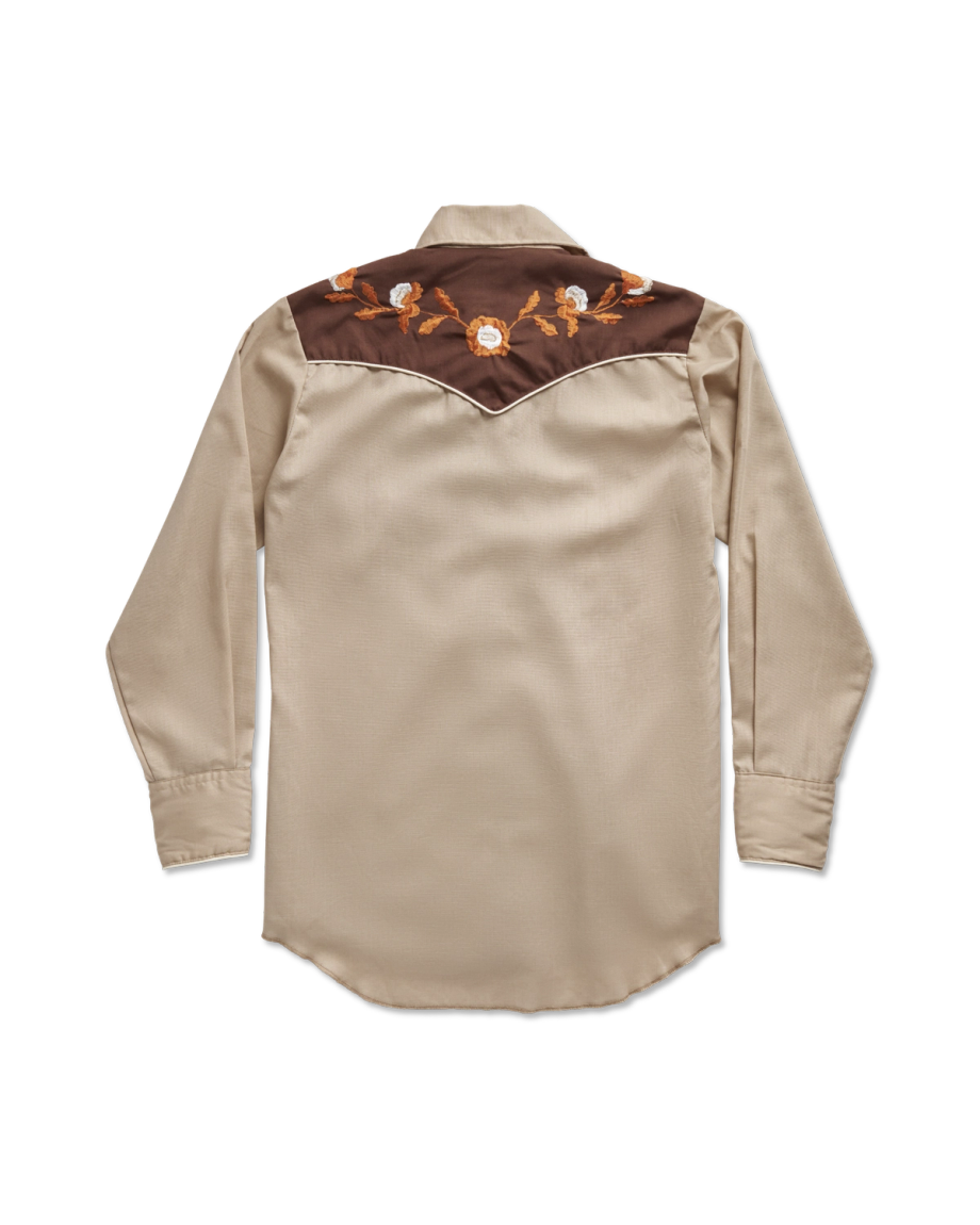 Closeup detail view of Tecovas x Cathy Hahn Men’s Vintage Western Pearl Snap - Tan / Chocolate
