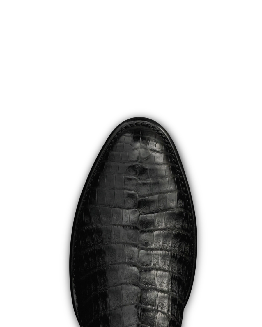 Toe view of The Dean - Carbon Caiman on plain background