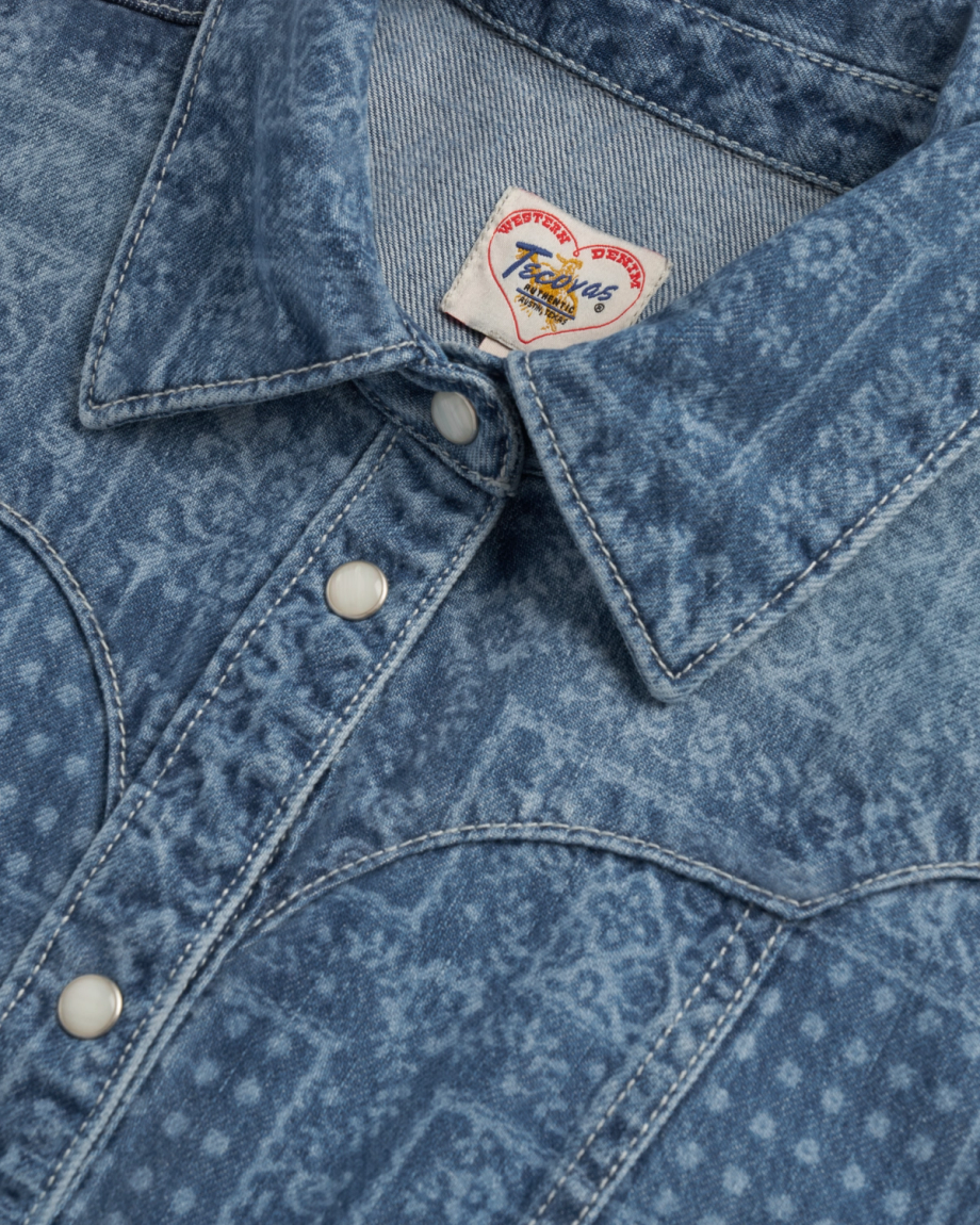 Closeup detail view of Women's Short Sleeve Mini Pearl Snap Dress - Blue Bandana