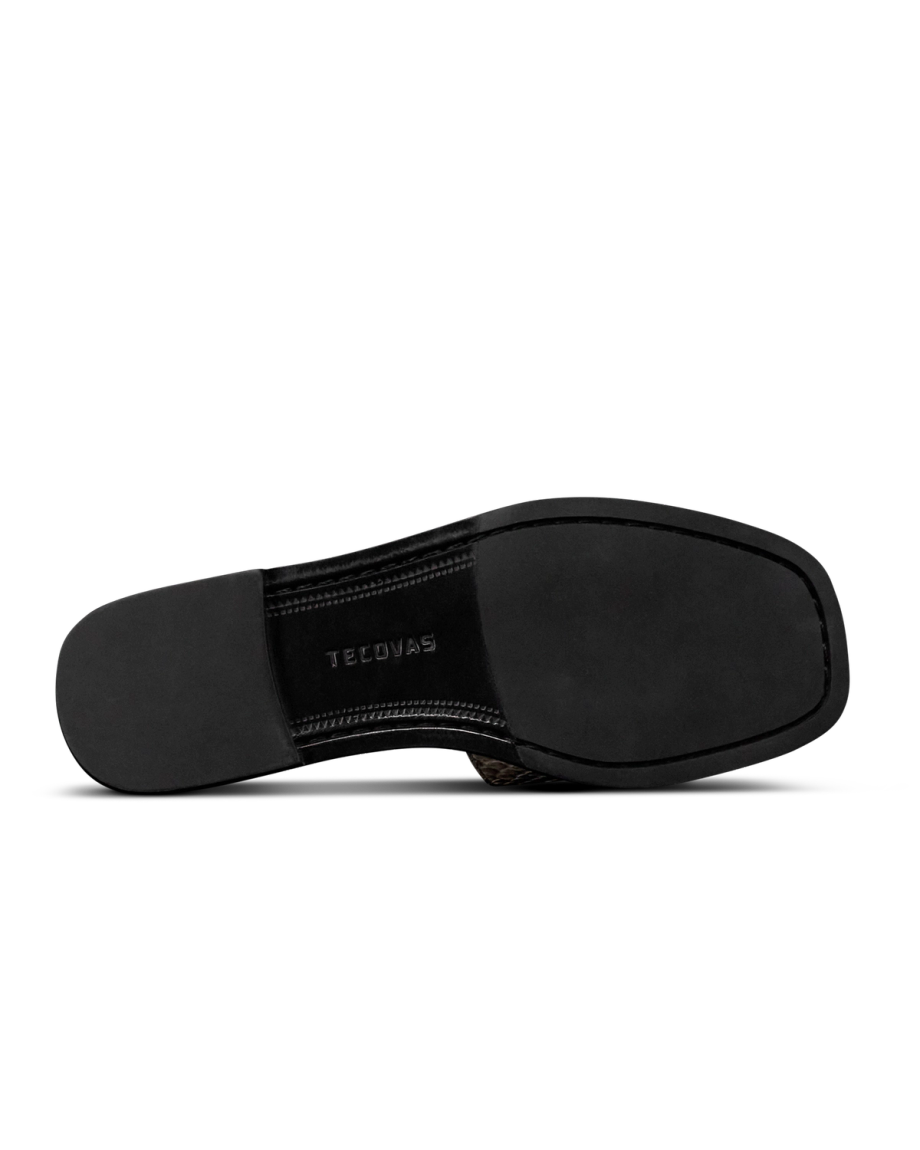 Sole view of The Carmen - Black/Bone on plain background